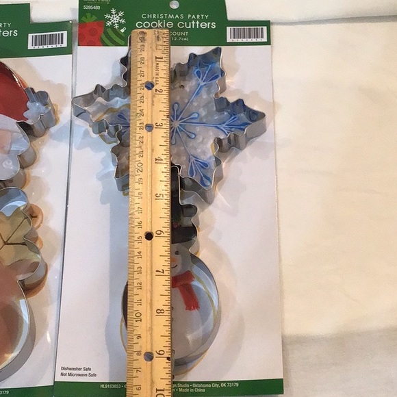 💕NIP💕 large metal Christmas cookie cutters - Picture 3 of 5